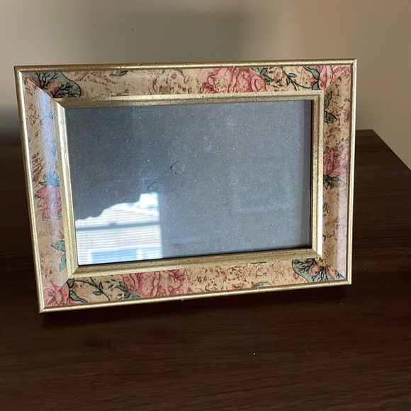 Floral and Gold Photo Frame for 4 x 6 Picture - Picture 1 of 6
